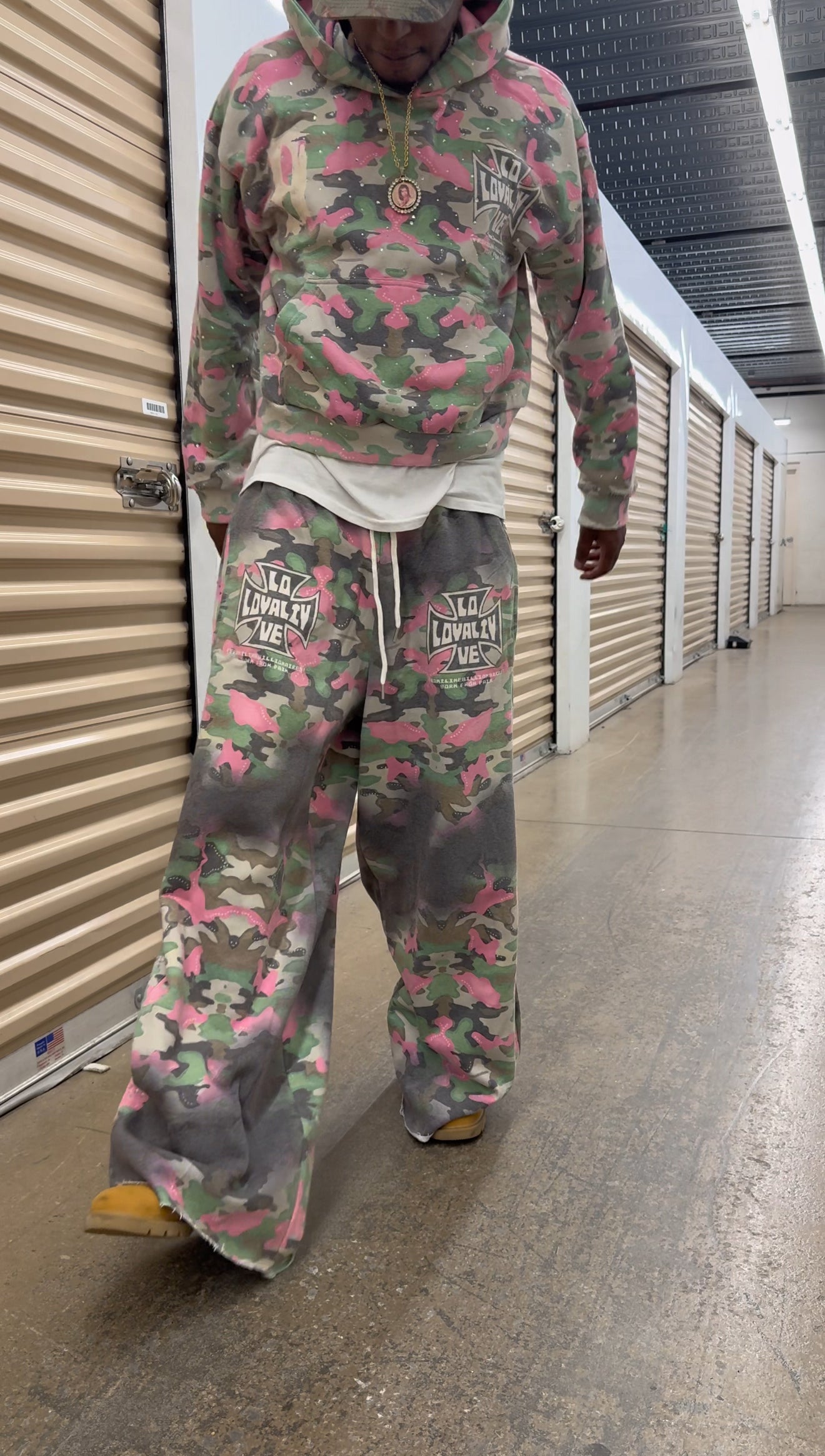 LOYALTY & LOVE CAMO RHINESTONE SWEATPANTS